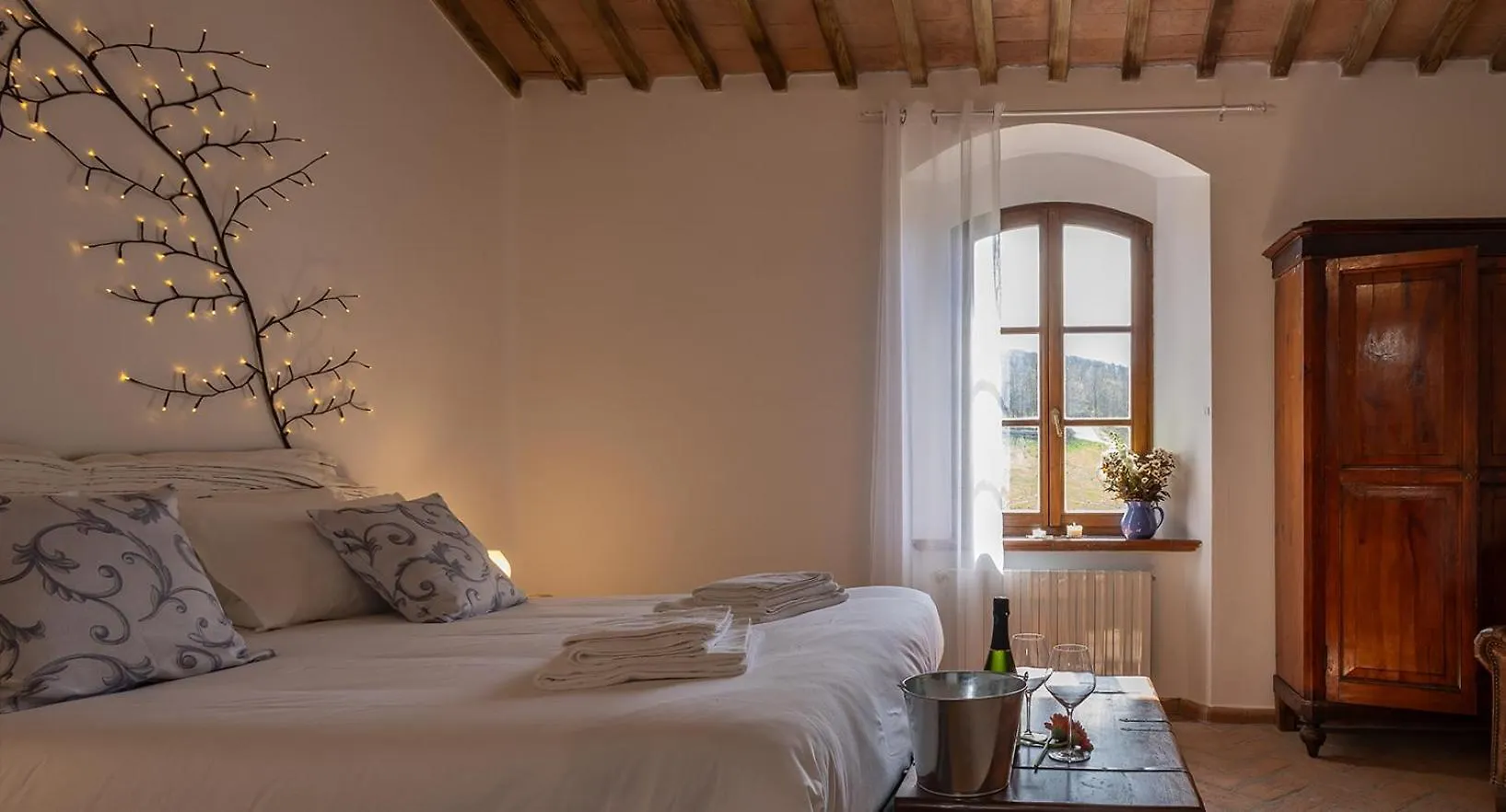 Ca'Novae - Tuscany Farmhouse Montieri Bed & Breakfast